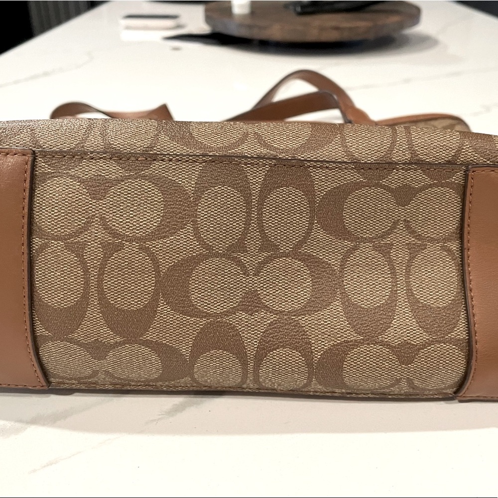 Tan Coach Shoulder Bag - Picture 8 of 11